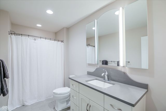 9202 Fanchon Drive, Zionsville, IN 46077