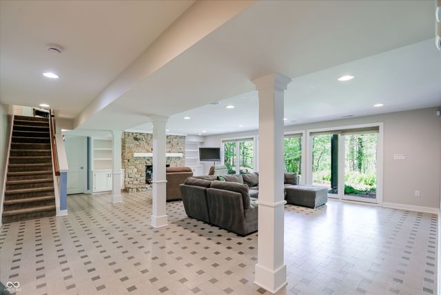 9202 Fanchon Drive, Zionsville, IN 46077