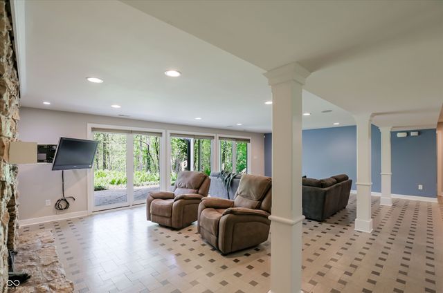 9202 Fanchon Drive, Zionsville, IN 46077