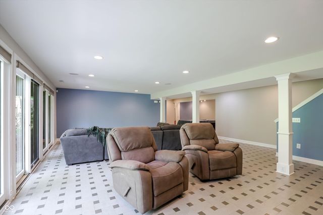 9202 Fanchon Drive, Zionsville, IN 46077
