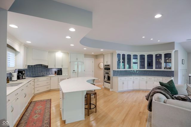 9202 Fanchon Drive, Zionsville, IN 46077