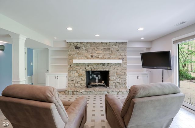 9202 Fanchon Drive, Zionsville, IN 46077