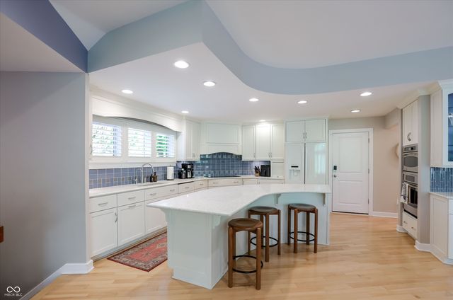 9202 Fanchon Drive, Zionsville, IN 46077