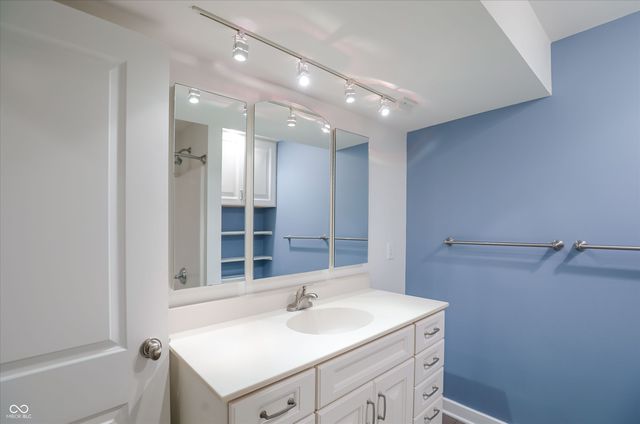 9202 Fanchon Drive, Zionsville, IN 46077
