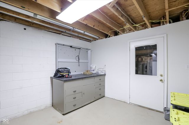 9202 Fanchon Drive, Zionsville, IN 46077