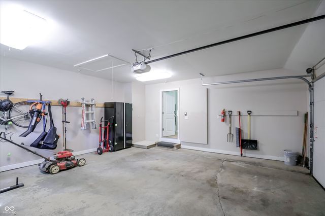 9202 Fanchon Drive, Zionsville, IN 46077