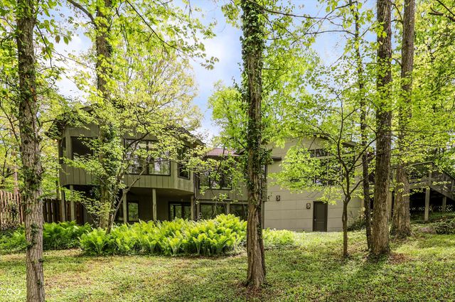 9202 Fanchon Drive, Zionsville, IN 46077
