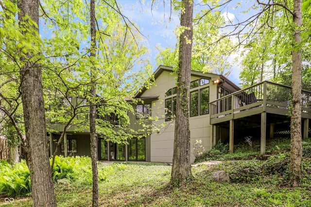 9202 Fanchon Drive, Zionsville, IN 46077
