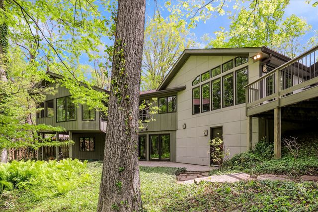 9202 Fanchon Drive, Zionsville, IN 46077