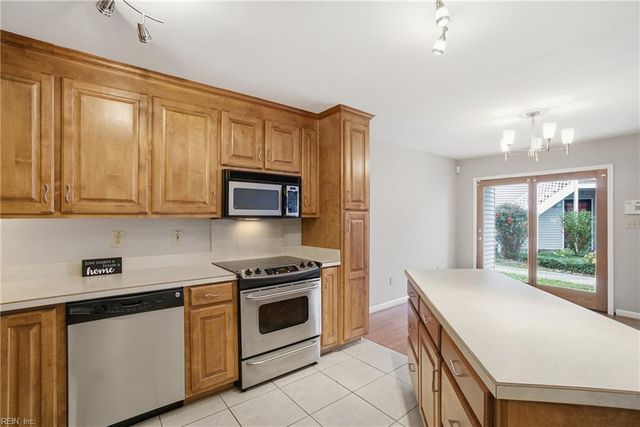 109 Roane Dr Apt C, Hampton, VA 23669