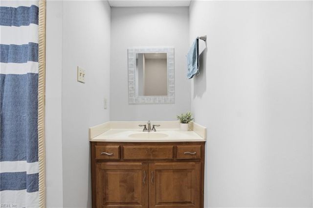 109 Roane Dr Apt C, Hampton, VA 23669