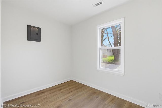 6759 Buckland Avenue, West Bloomfield, MI 48324