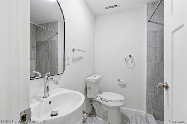 6759 Buckland Avenue, West Bloomfield, MI 48324