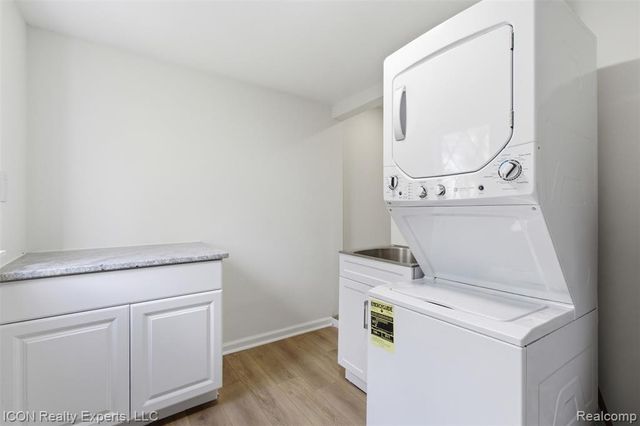 6759 Buckland Avenue, West Bloomfield, MI 48324