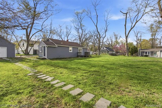 6759 Buckland Avenue, West Bloomfield, MI 48324