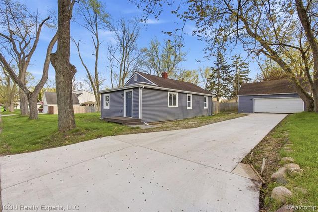 6759 Buckland Avenue, West Bloomfield, MI 48324