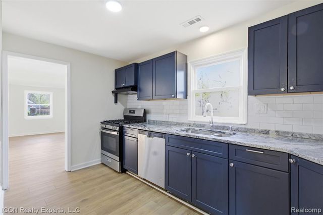 6759 Buckland Avenue, West Bloomfield, MI 48324