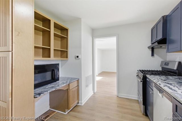6759 Buckland Avenue, West Bloomfield, MI 48324