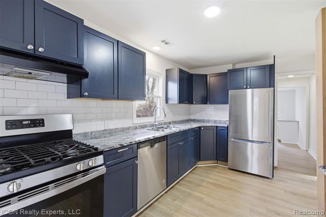 6759 Buckland Avenue, West Bloomfield, MI 48324