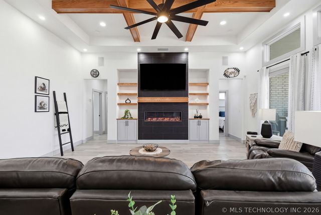 15903 E 106th Street North N, Owasso, OK 74055