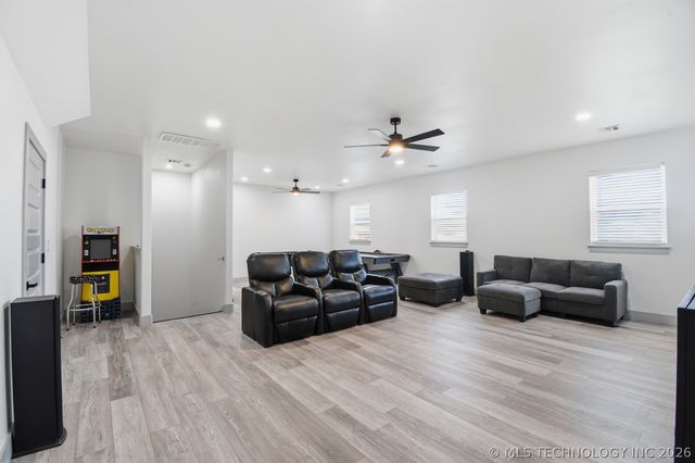 15903 E 106th Street North N, Owasso, OK 74055