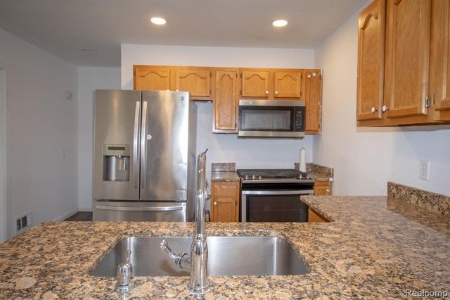 35799 Park Place, Romulus, MI 48174