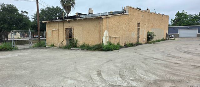 2638 W Southcross, San Antonio, TX 78211