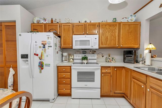 2416 SE 18TH CIRCLE, Ocala, FL 34471