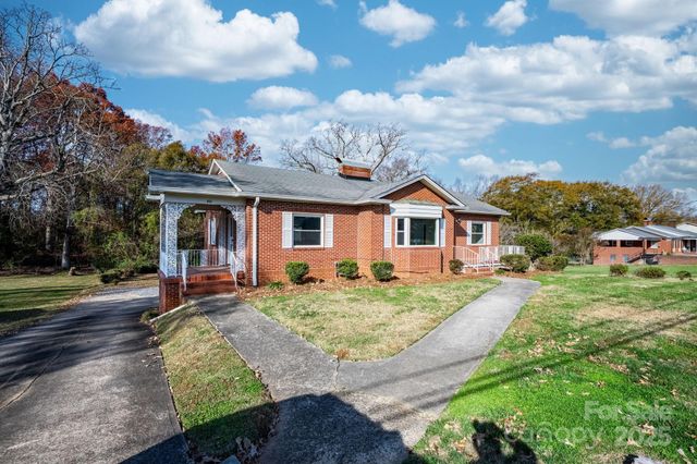 313 17th Street NW, Hickory, NC 28601