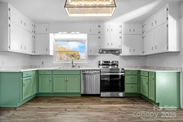 313 17th Street NW, Hickory, NC 28601