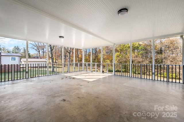 313 17th Street NW, Hickory, NC 28601