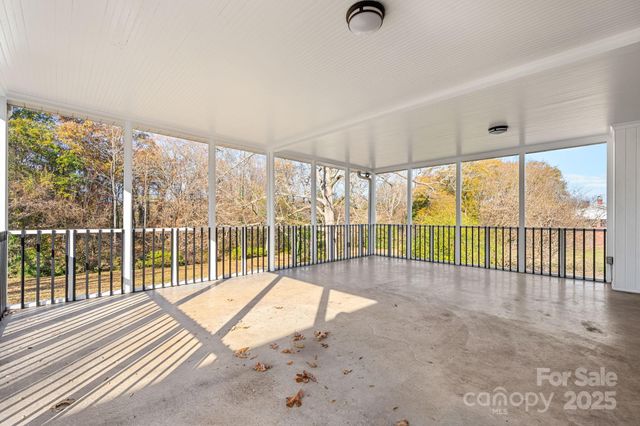 313 17th Street NW, Hickory, NC 28601