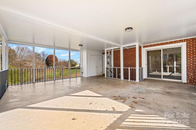 313 17th Street NW, Hickory, NC 28601