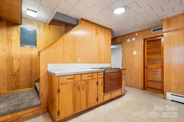 313 17th Street NW, Hickory, NC 28601