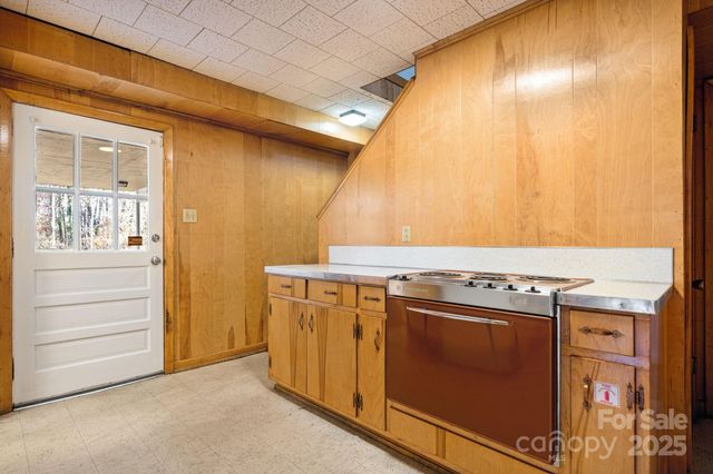 313 17th Street NW, Hickory, NC 28601