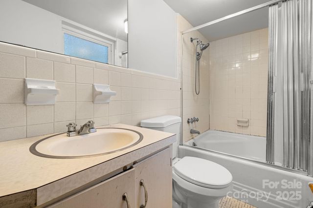 313 17th Street NW, Hickory, NC 28601