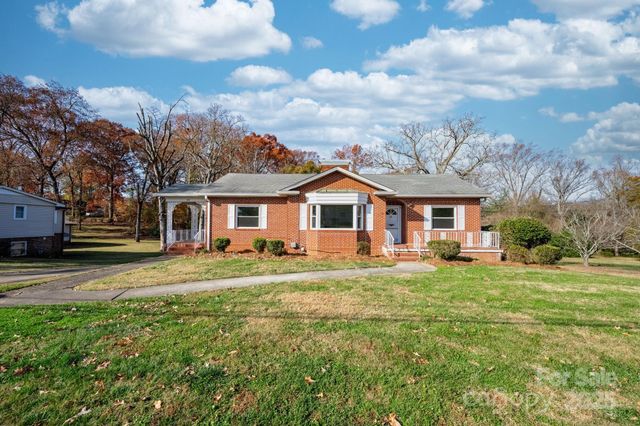 313 17th Street NW, Hickory, NC 28601