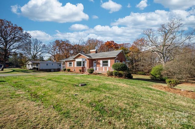 313 17th Street NW, Hickory, NC 28601