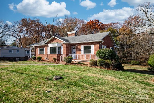 313 17th Street NW, Hickory, NC 28601