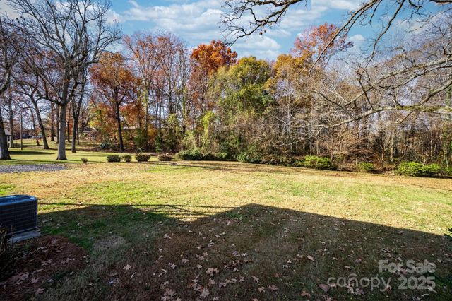 313 17th Street NW, Hickory, NC 28601