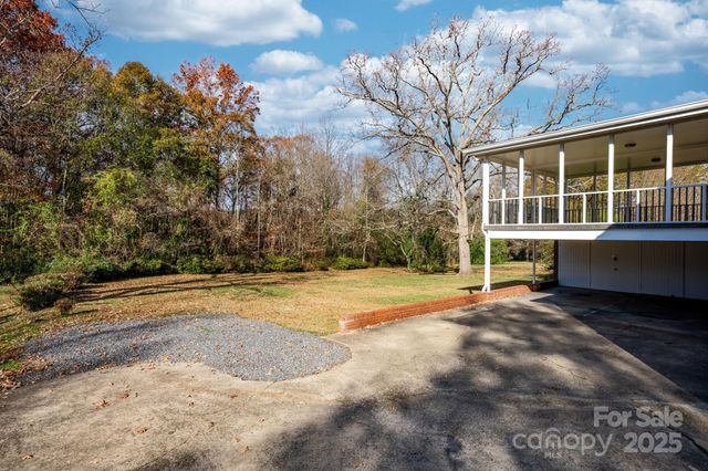 313 17th Street NW, Hickory, NC 28601