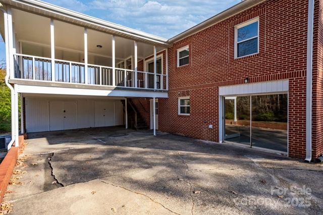 313 17th Street NW, Hickory, NC 28601