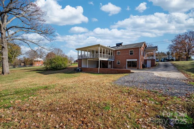 313 17th Street NW, Hickory, NC 28601