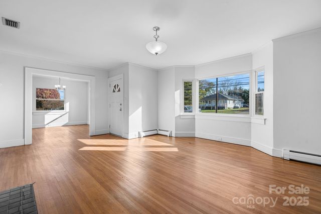 313 17th Street NW, Hickory, NC 28601