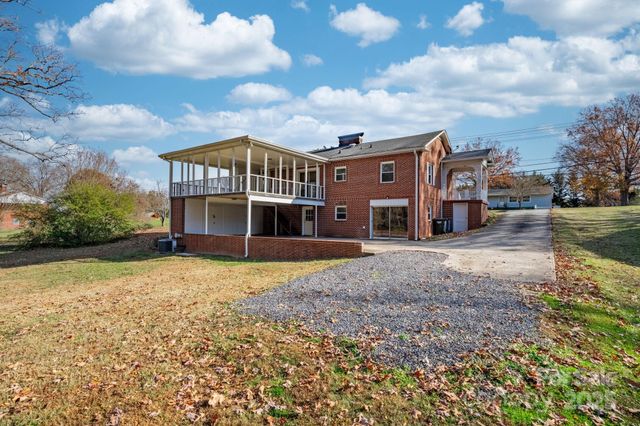 313 17th Street NW, Hickory, NC 28601