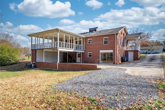 313 17th Street NW, Hickory, NC 28601