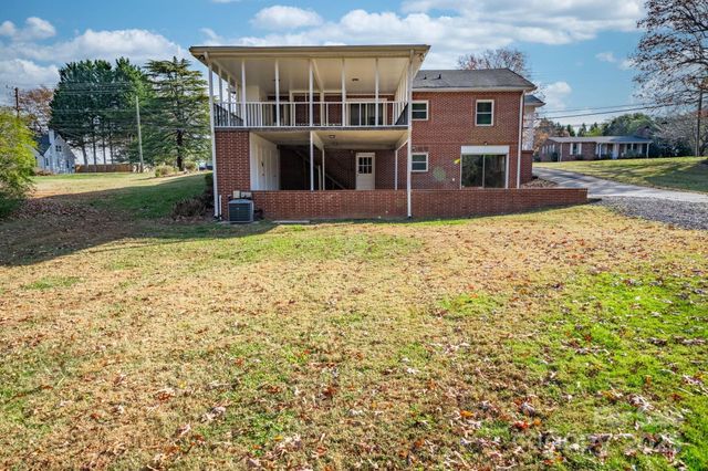 313 17th Street NW, Hickory, NC 28601