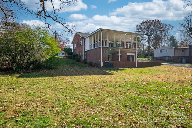 313 17th Street NW, Hickory, NC 28601