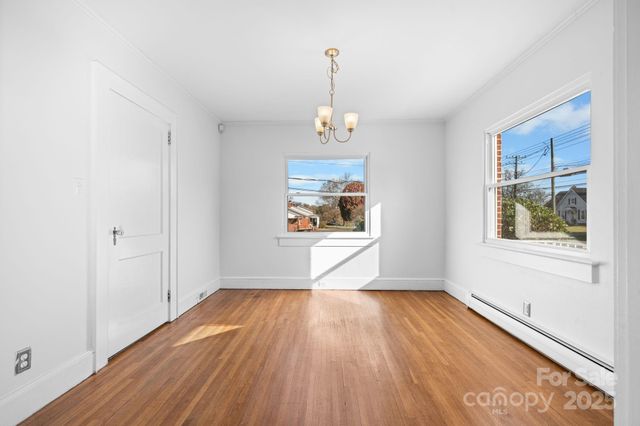 313 17th Street NW, Hickory, NC 28601