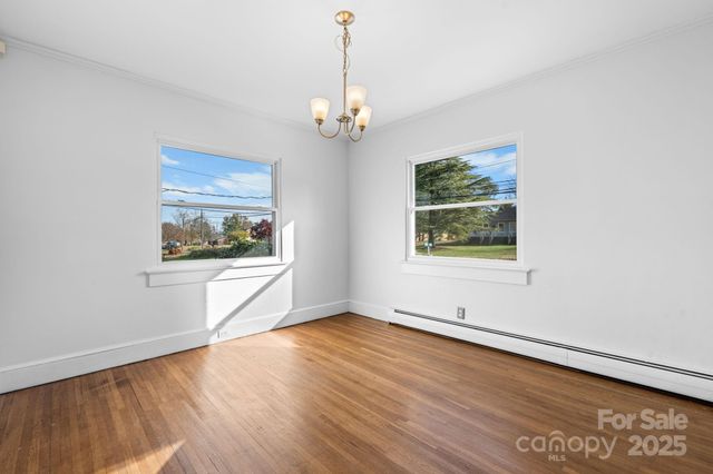 313 17th Street NW, Hickory, NC 28601